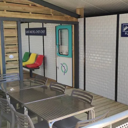 Camping Insolite Le Haut Village Saint-Michel-Chef-Chef Exterior foto
