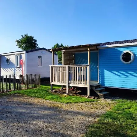 Camping Insolite Le Haut Village Saint-Michel-Chef-Chef Exterior foto