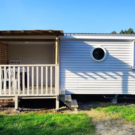 Camping Insolite Le Haut Village Saint-Michel-Chef-Chef Exterior foto
