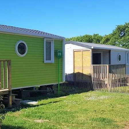 Camping Insolite Le Haut Village Saint-Michel-Chef-Chef Exterior foto