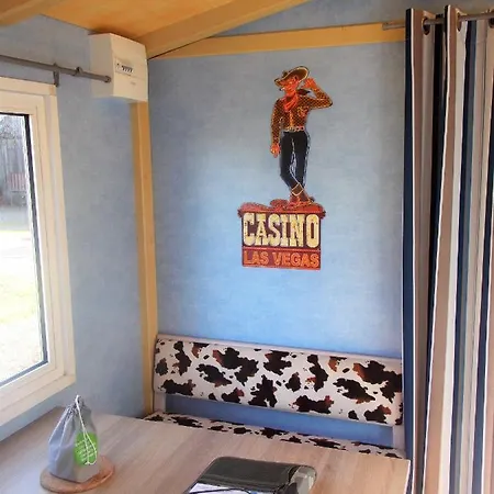 Camping Insolite Le Haut Village Saint-Michel-Chef-Chef Exterior foto