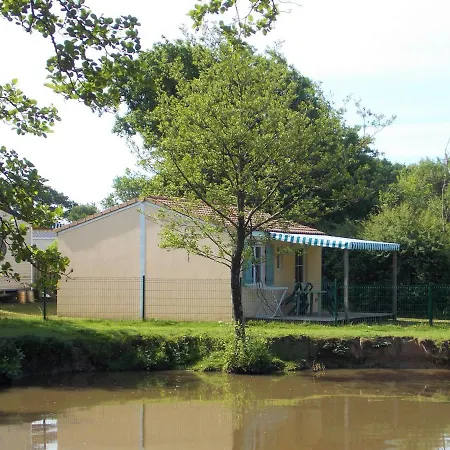 Camping Insolite Le Haut Village Saint-Michel-Chef-Chef Exterior foto