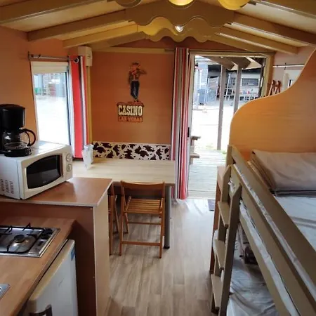 Camping Insolite Le Haut Village Saint-Michel-Chef-Chef Exterior foto