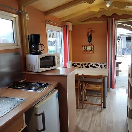 Camping Insolite Le Haut Village Saint-Michel-Chef-Chef Exterior foto