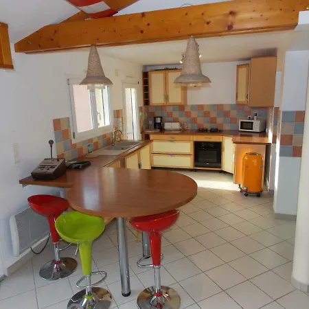 Camping Insolite Le Haut Village Saint-Michel-Chef-Chef Exterior foto