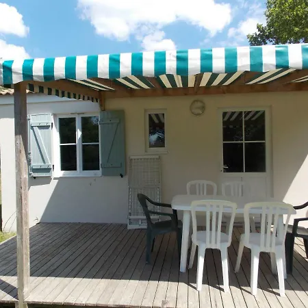 Camping Insolite Le Haut Village Saint-Michel-Chef-Chef Exterior foto