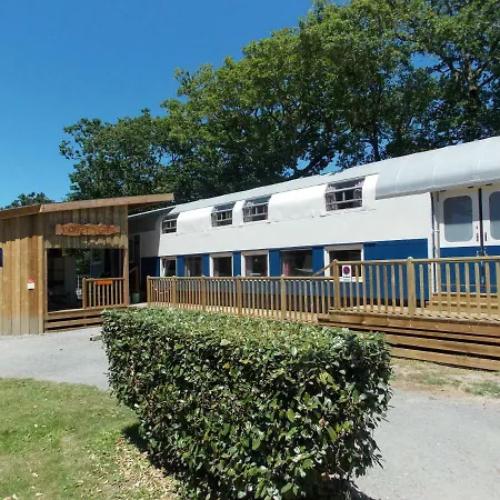 Camping Insolite Le Haut Village Saint-Michel-Chef-Chef Exterior foto
