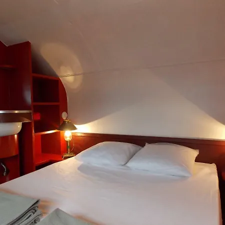 Camping Insolite Le Haut Village Saint-Michel-Chef-Chef Exterior foto