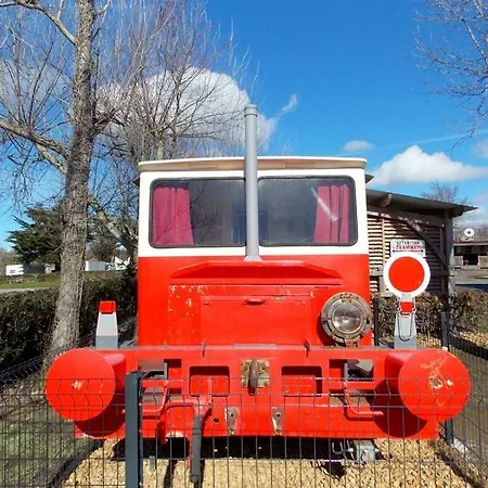 Camping Insolite Le Haut Village Saint-Michel-Chef-Chef Exterior foto