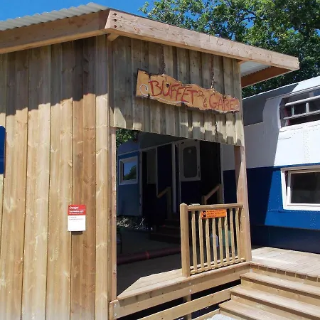 Camping Insolite Le Haut Village Saint-Michel-Chef-Chef Exterior foto