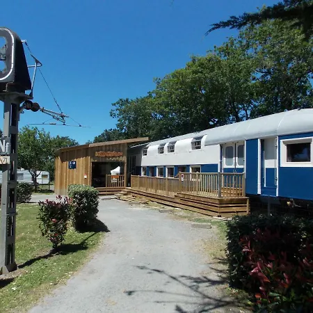 Camping Insolite Le Haut Village Saint-Michel-Chef-Chef Exterior foto