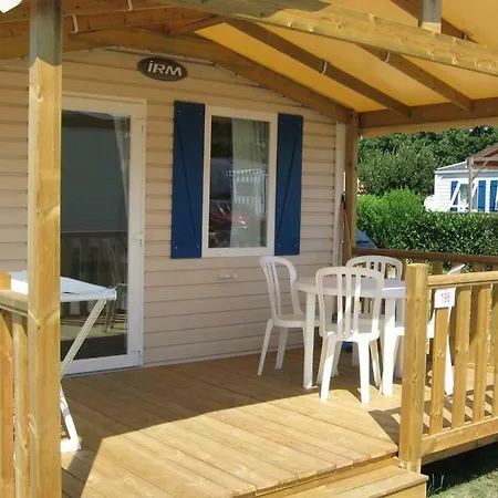 Camping Insolite Le Haut Village Saint-Michel-Chef-Chef Exterior foto