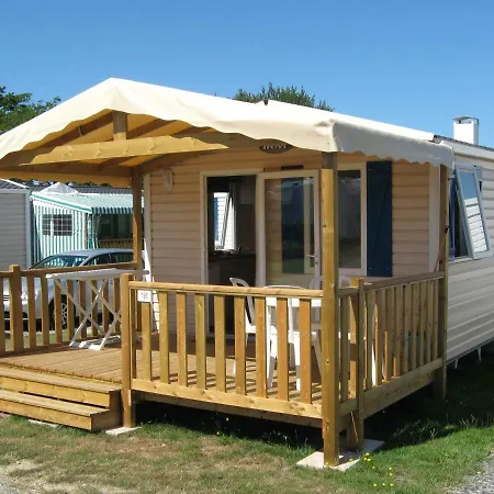 Camping Insolite Le Haut Village Saint-Michel-Chef-Chef Exterior foto