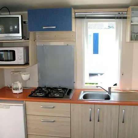 Camping Insolite Le Haut Village Saint-Michel-Chef-Chef Exterior foto
