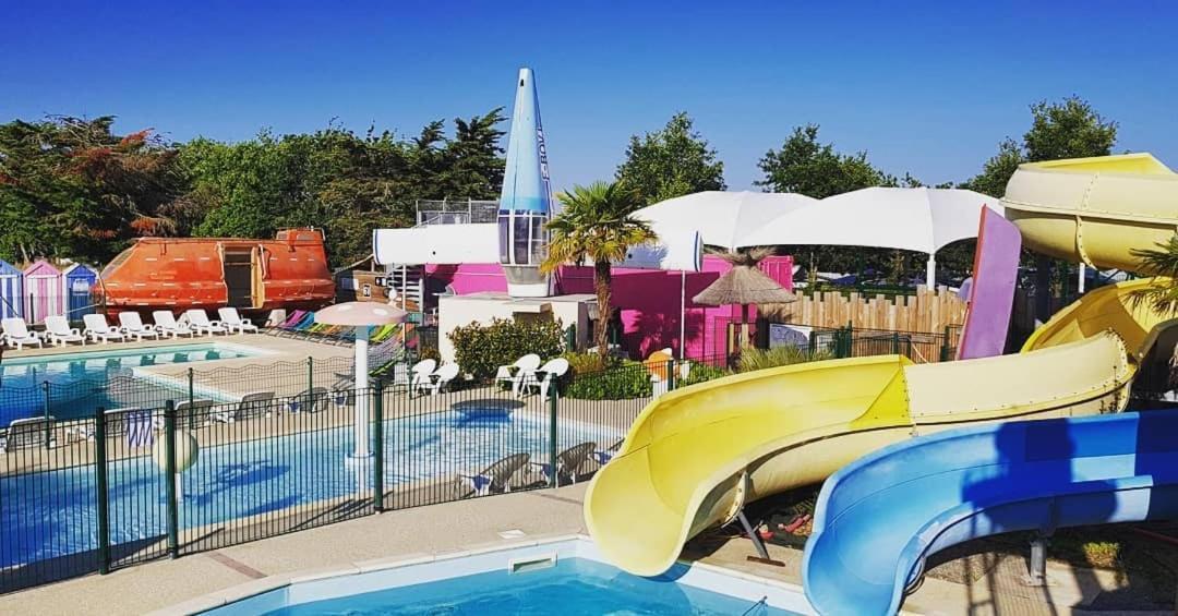 Camping Insolite Le Village Saint-Michel-Chef-Chef
